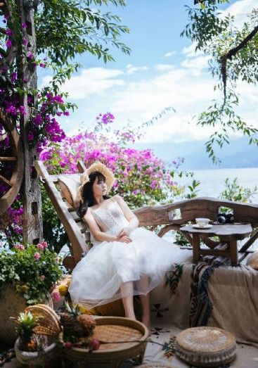 小媳妇看电视剧