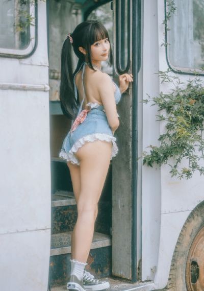 梦莹和翁屋顶欢爱十八集